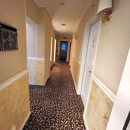 Millennium Hotel 3*